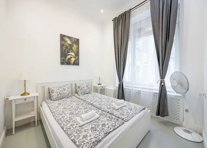 Deluxe & Cozy 3bedroom Next To The Fashion St Budapesta